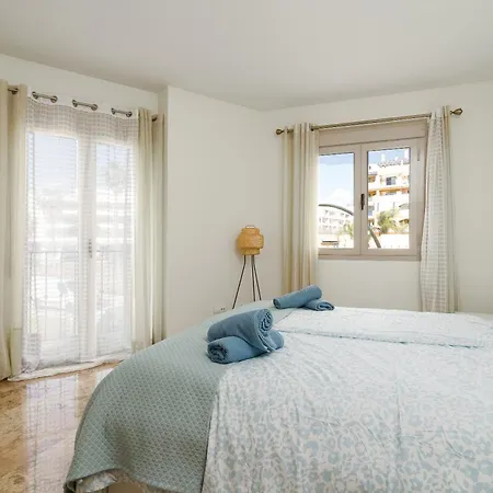 アパート Spacious Four Bedroom In San Pedro マルベーリャ