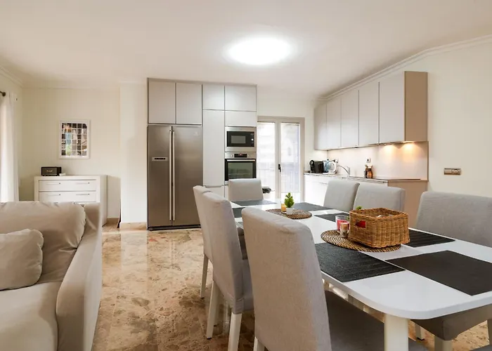 Spacious Four Bedroom In San Pedro アパート