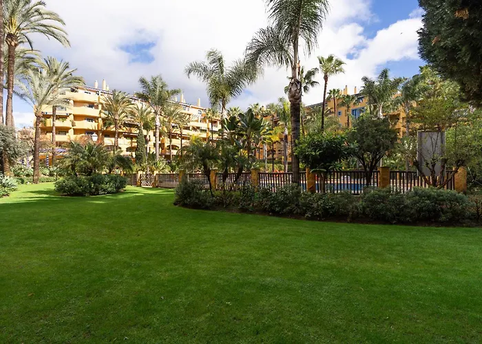 アパート Spacious Four Bedroom In San Pedro マルベーリャ